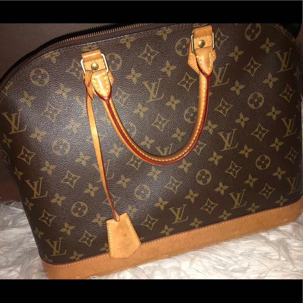 Louis Vuitton Alma MM bag